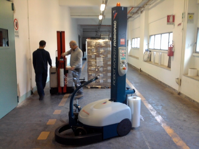 Foto145 A (2).jpg Robot fasciapallet Worker - Manifattura tabacchi - C. de' Tirreni (SA)